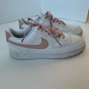 Women’s NIKE Tennis Shoes 8